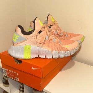 Nike women’s Peach and Neon metcon 4 Sneakers